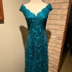Quiz Formal Gown size2